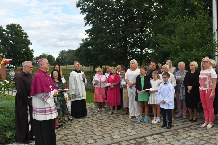 Biskup poświęcił kapilicę w Ciepielowie k. Nowej Soli