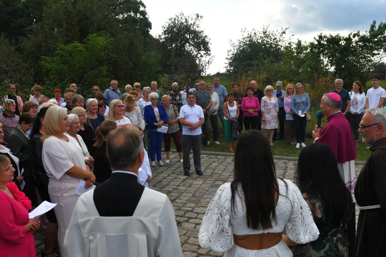 Biskup poświęcił kapilicę w Ciepielowie k. Nowej Soli