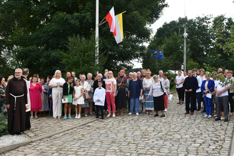 Biskup poświęcił kapilicę w Ciepielowie k. Nowej Soli