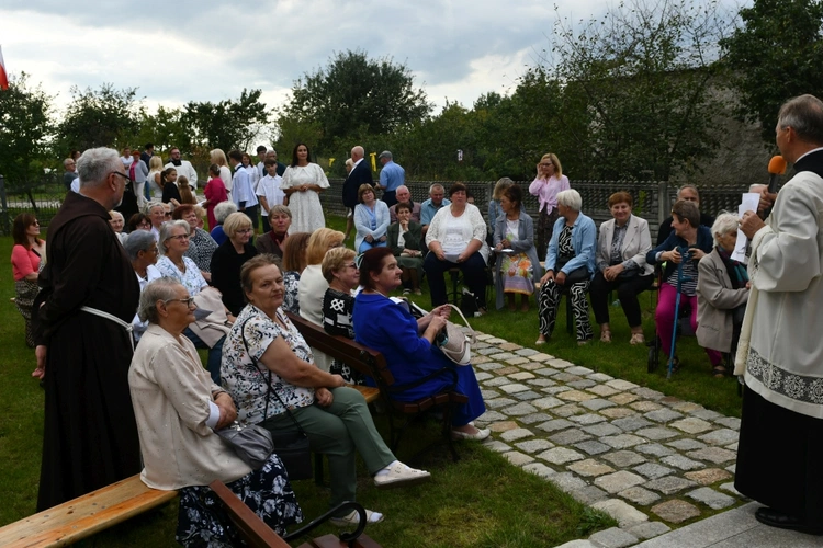 Biskup poświęcił kapilicę w Ciepielowie k. Nowej Soli