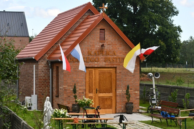 Biskup poświęcił kapilicę w Ciepielowie k. Nowej Soli