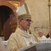Abp Przybylski w Piekarach Śl.: Dziękuję za to, że witacie mnie jak w domu