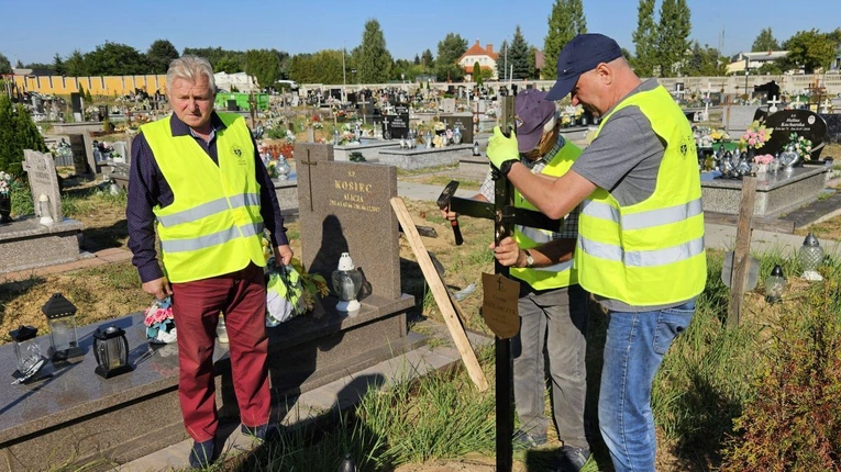 Przywracają godność bezdomnym i samotnym
