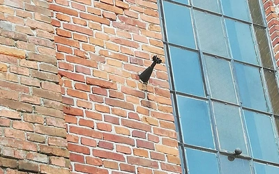 Pociski w Bożym domu