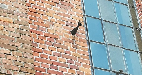 Pociski w Bożym domu