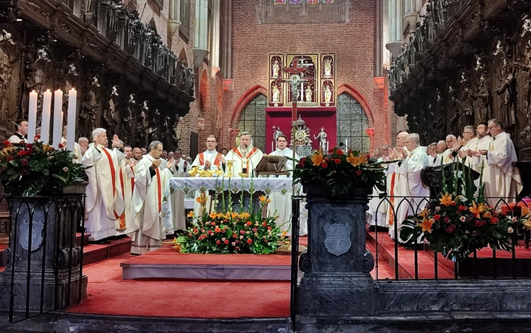 "Oto lud, który wezwałeś na synod". Rozpoczynają się obrady plenarne