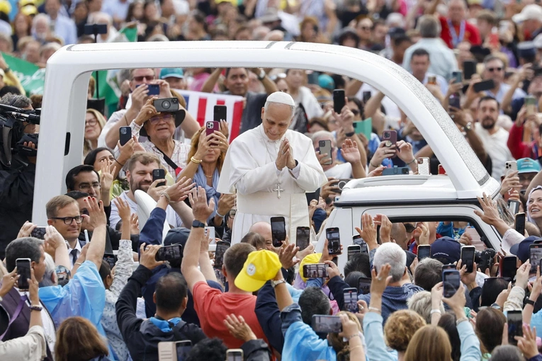 Dzieci ze szpitala na urodziny Papieża: Tak bardzo cię kochamy
