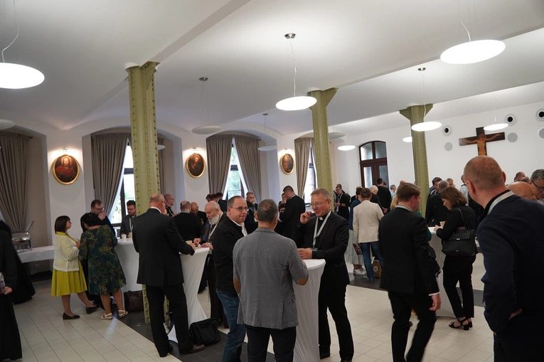 Początek plenarnych obrad synodu archidiecezji wrocławskiej