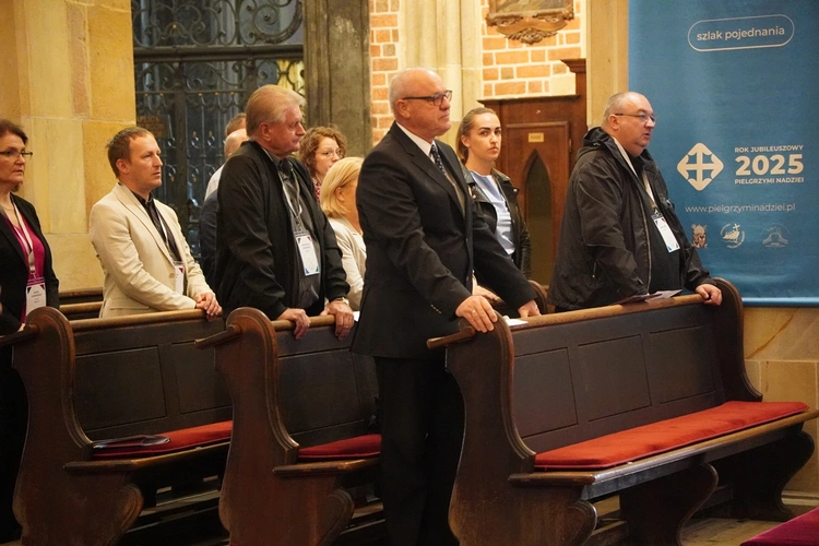 Początek plenarnych obrad synodu archidiecezji wrocławskiej
