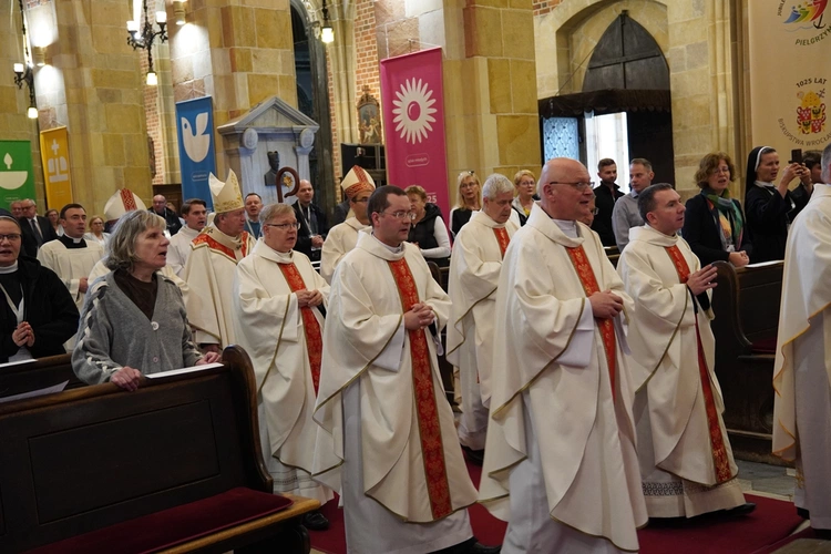 Początek plenarnych obrad synodu archidiecezji wrocławskiej