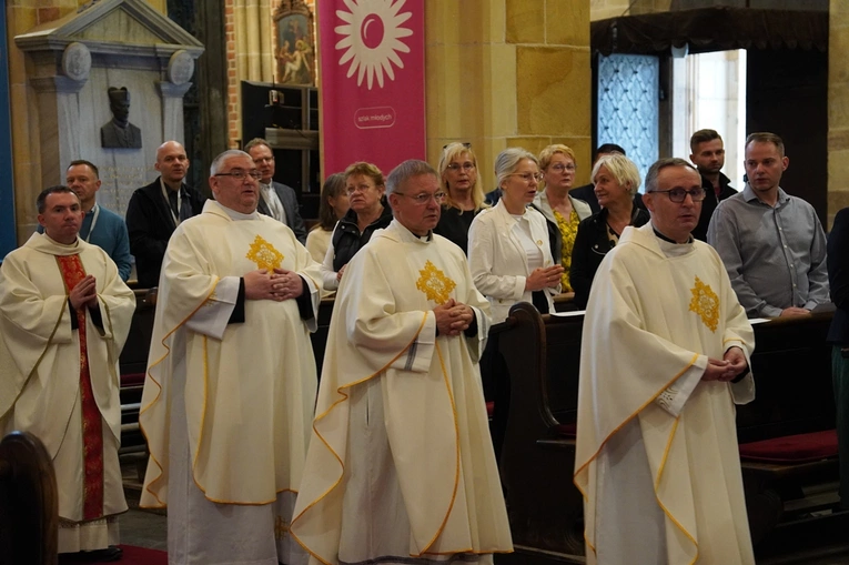 Początek plenarnych obrad synodu archidiecezji wrocławskiej