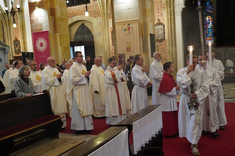 Początek plenarnych obrad synodu archidiecezji wrocławskiej