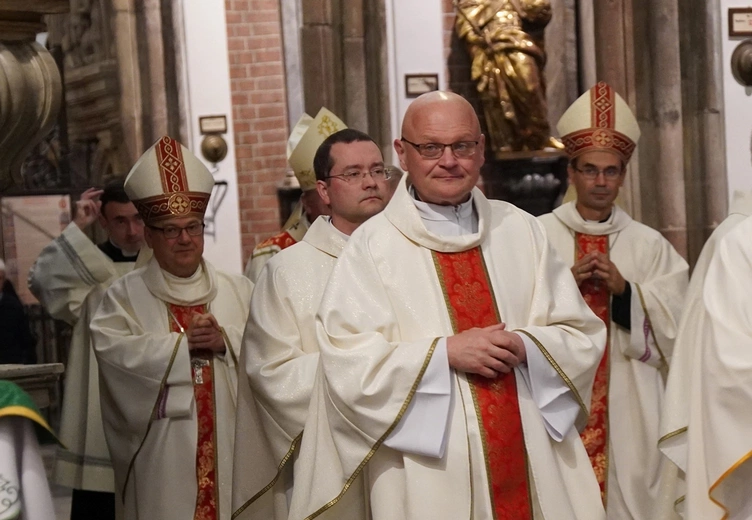 Początek plenarnych obrad synodu archidiecezji wrocławskiej