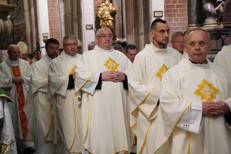 Początek plenarnych obrad synodu archidiecezji wrocławskiej
