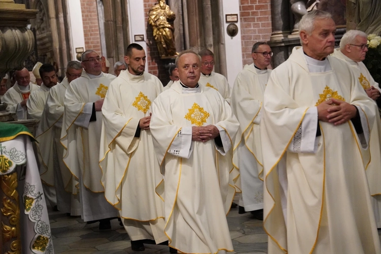 Początek plenarnych obrad synodu archidiecezji wrocławskiej