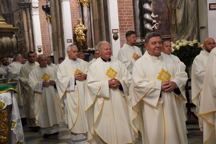 Początek plenarnych obrad synodu archidiecezji wrocławskiej