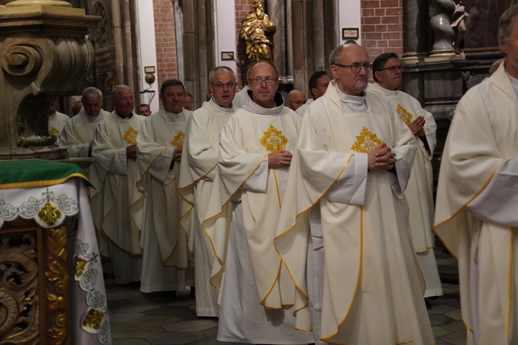 Początek plenarnych obrad synodu archidiecezji wrocławskiej