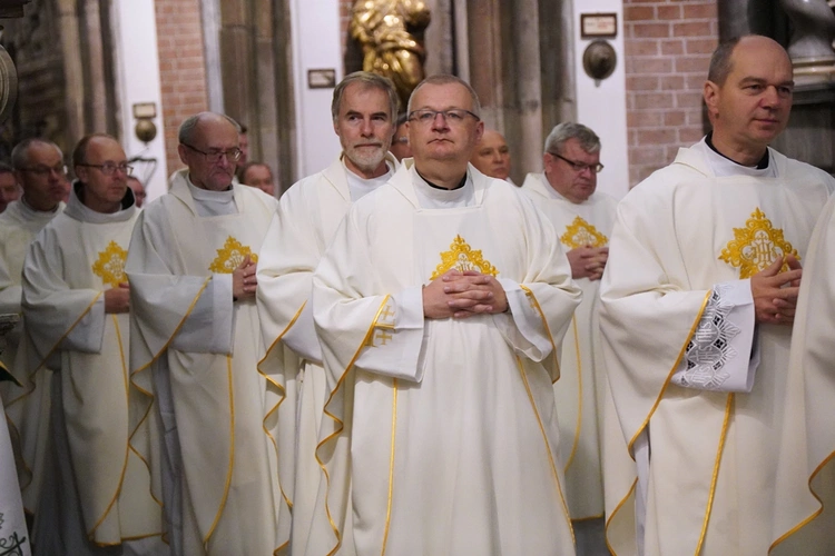 Początek plenarnych obrad synodu archidiecezji wrocławskiej