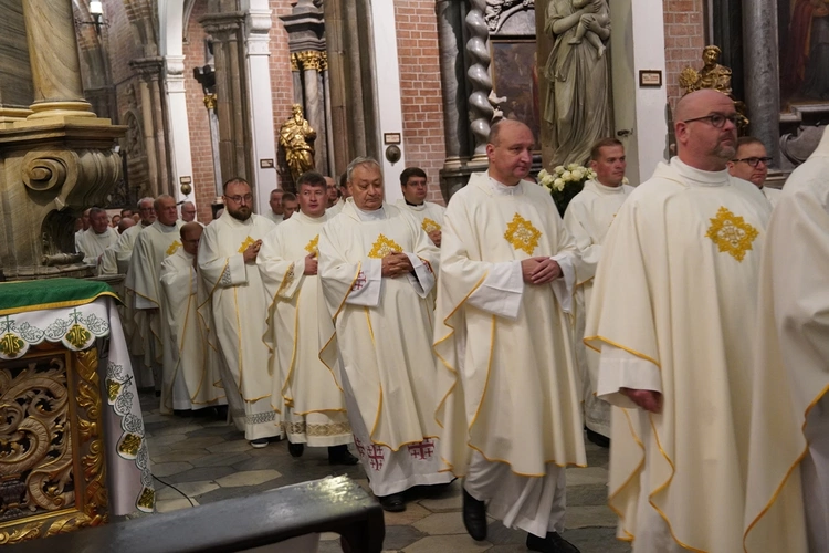 Początek plenarnych obrad synodu archidiecezji wrocławskiej