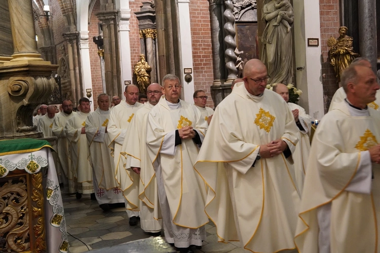 Początek plenarnych obrad synodu archidiecezji wrocławskiej