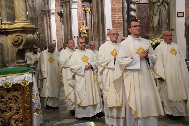 Początek plenarnych obrad synodu archidiecezji wrocławskiej