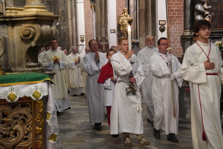 Początek plenarnych obrad synodu archidiecezji wrocławskiej