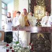 Biskup Andrzej Jeż dedykował Bogu kościół w Mogilnie