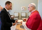Ambasador USA po audiencji: Papież modli się za rodzinę Kirka