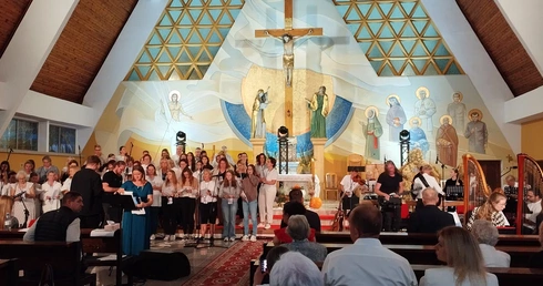 Uwielbienie w Zebrzydowej