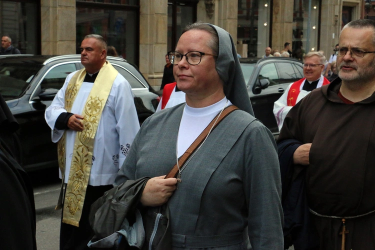 Procesja z relikwiami św. Doroty i św. Stanisława we Wrocławiu 2025