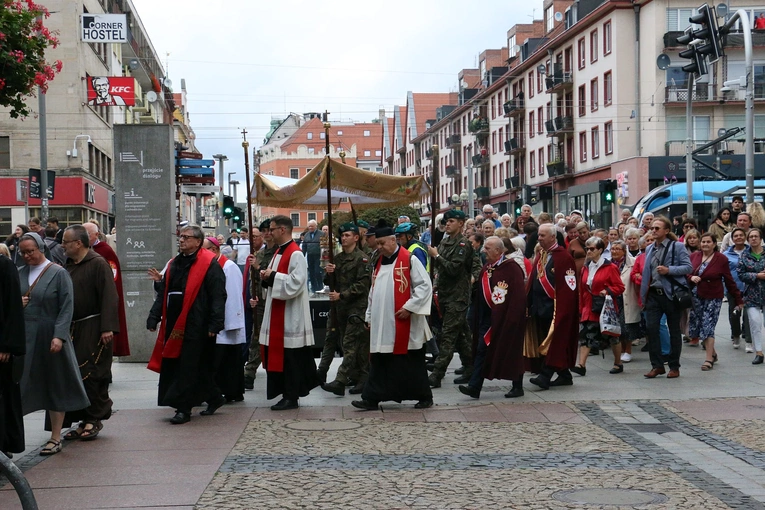 Procesja z relikwiami św. Doroty i św. Stanisława we Wrocławiu 2025