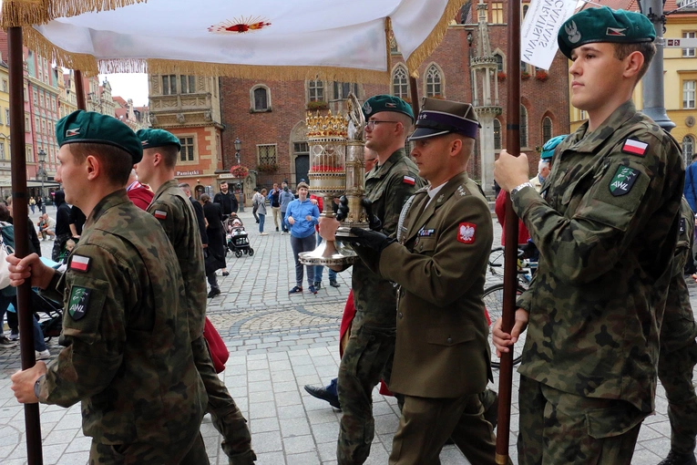 Procesja z relikwiami św. Doroty i św. Stanisława we Wrocławiu 2025
