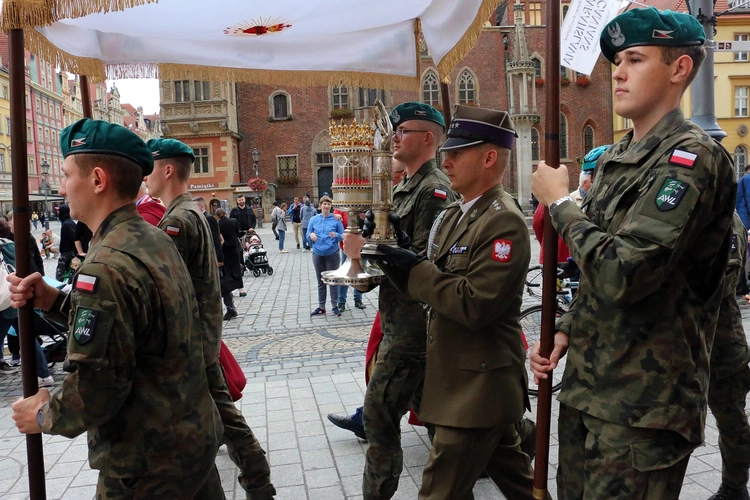 Procesja z relikwiami św. Doroty i św. Stanisława we Wrocławiu 2025