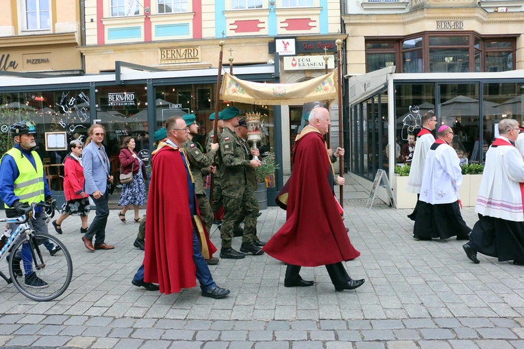 Procesja z relikwiami św. Doroty i św. Stanisława we Wrocławiu 2025