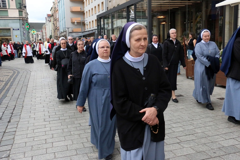 Procesja z relikwiami św. Doroty i św. Stanisława we Wrocławiu 2025
