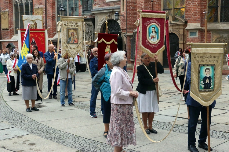Procesja z relikwiami św. Doroty i św. Stanisława we Wrocławiu 2025