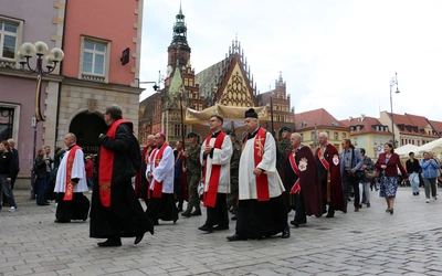 Procesja z relikwiami św. Doroty i św. Stanisława we Wrocławiu 2025