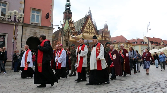Procesja z relikwiami św. Doroty i św. Stanisława we Wrocławiu 2025