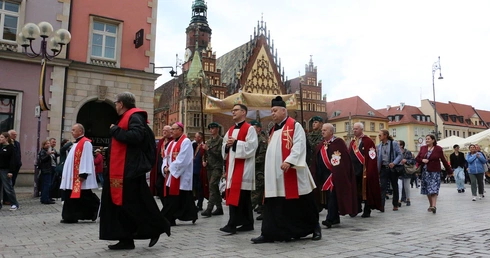 Procesja z relikwiami św. Doroty i św. Stanisława we Wrocławiu 2025