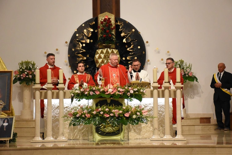Eucharystia pod przewodnictwem bp. Szlachetki