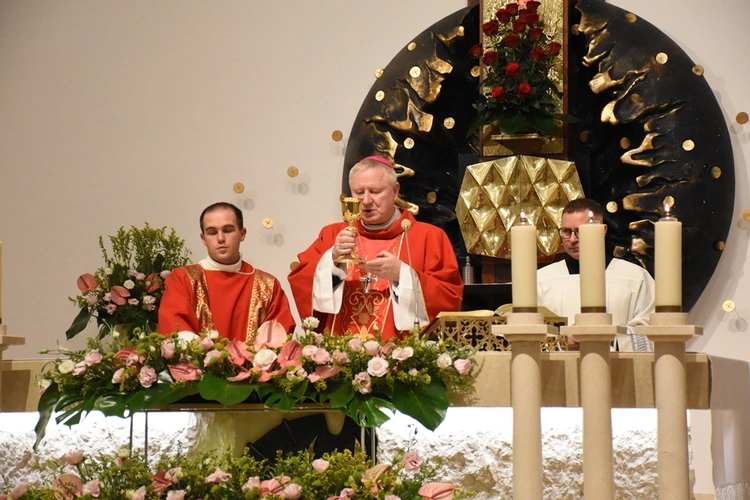 Eucharystia pod przewodnictwem bp. Szlachetki