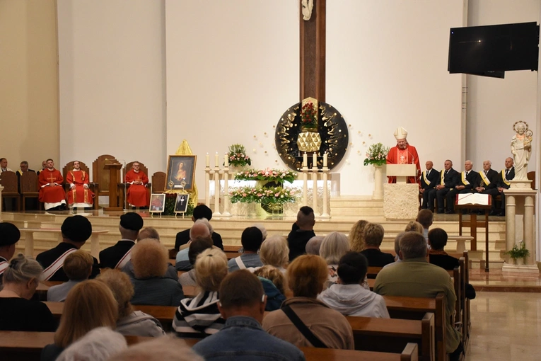 Eucharystia pod przewodnictwem bp. Szlachetki