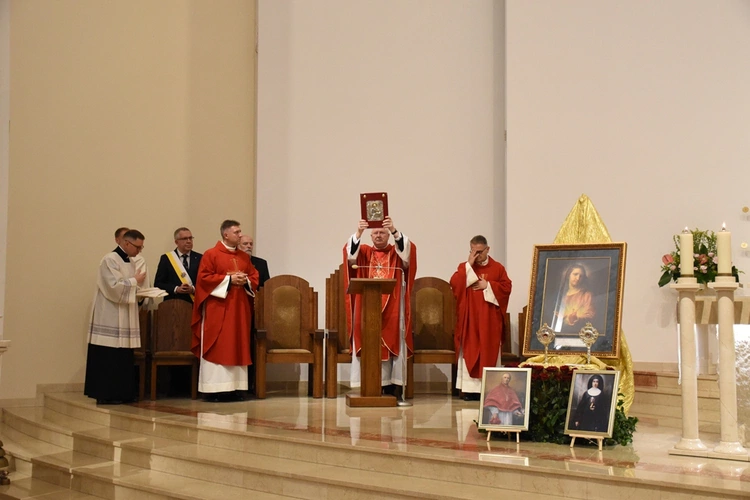 Eucharystia pod przewodnictwem bp. Szlachetki