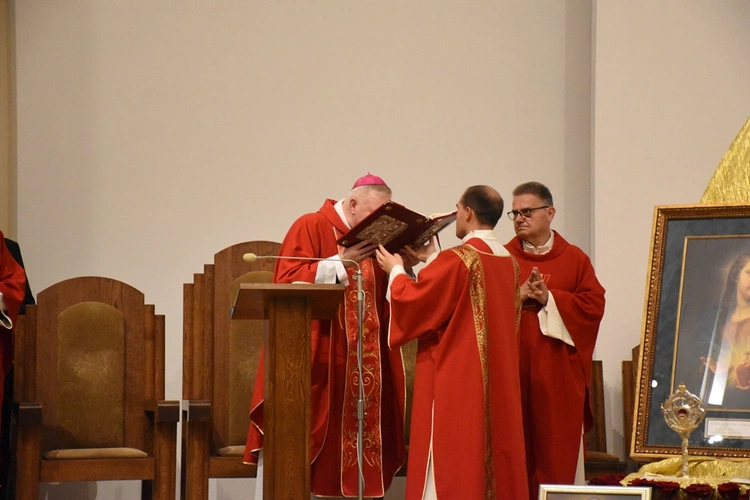 Eucharystia pod przewodnictwem bp. Szlachetki