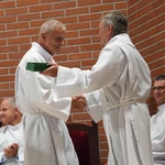 Od 60 lat pełni służbę przy ołtarzu