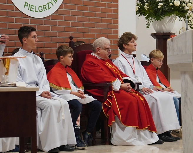 Od 60 lat pełni służbę przy ołtarzu