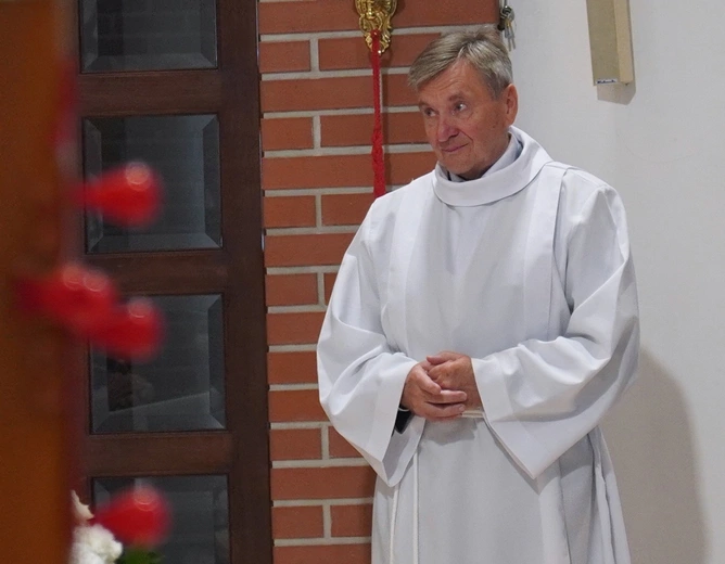 Od 60 lat pełni służbę przy ołtarzu