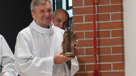 Od 60 lat pełni służbę przy ołtarzu