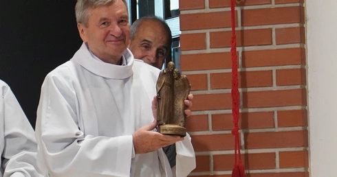 Od 60 lat pełni służbę przy ołtarzu