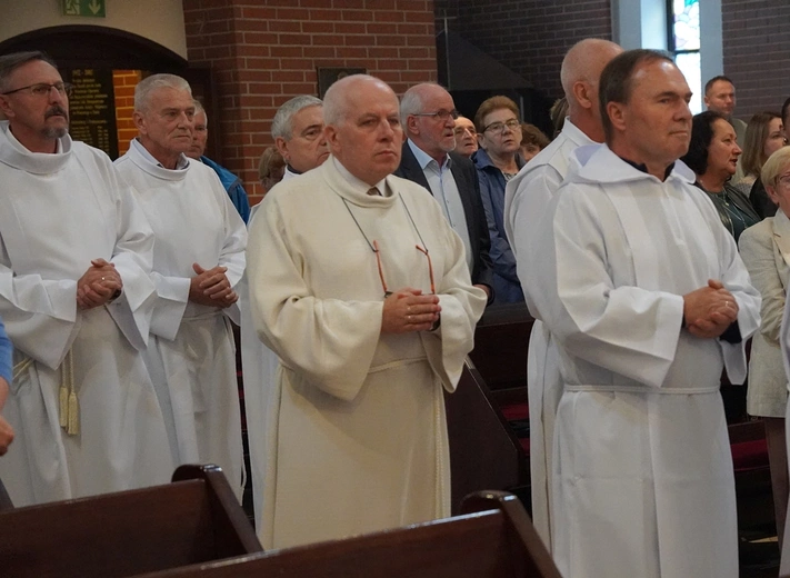 Od 60 lat pełni służbę przy ołtarzu